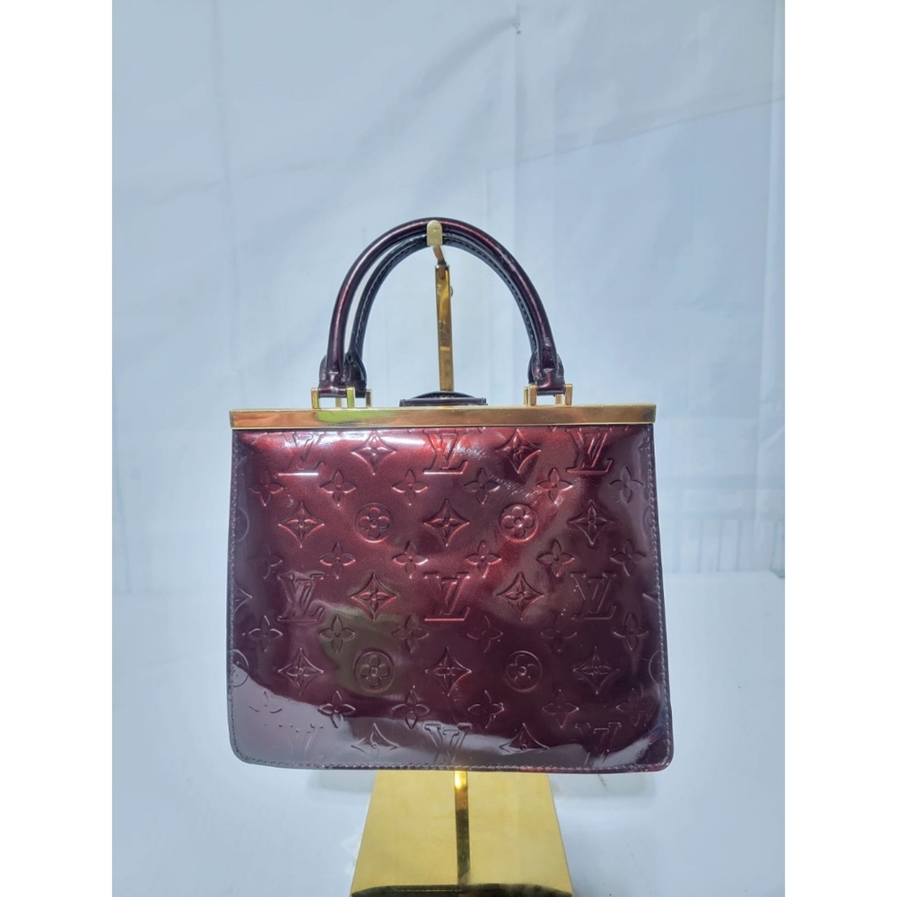 LOUIS VUITTON Monogram Vernis Deesse PM Patent Handbag Wine - Picture 7 of 13